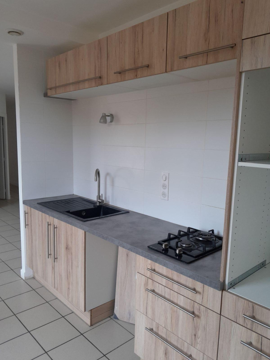 
                                                Location
                                                 Appartement tranquille avec petit jardin potager.