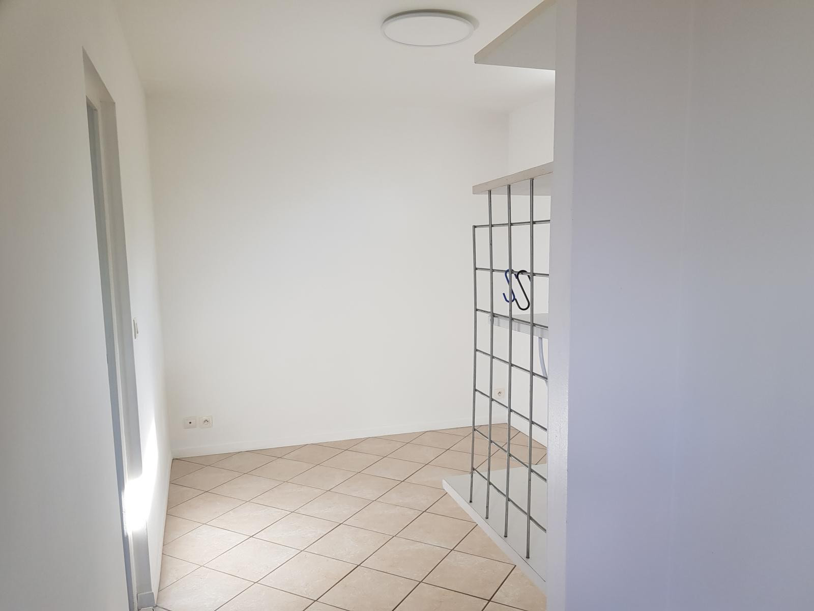 
                                                Location
                                                 Appartement tranquille avec terrasse