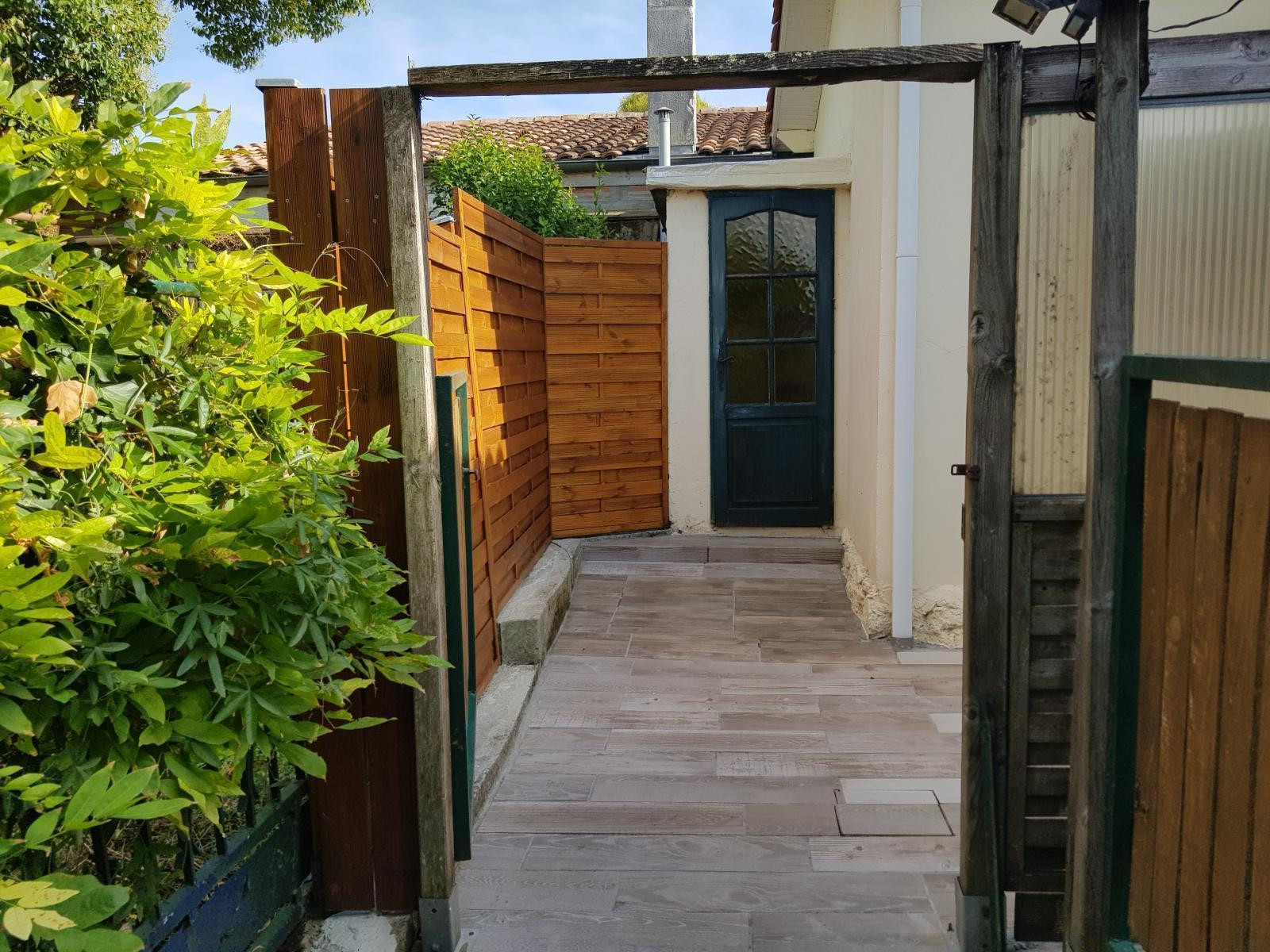 
                                                Location
                                                 Appartement tranquille avec terrasse