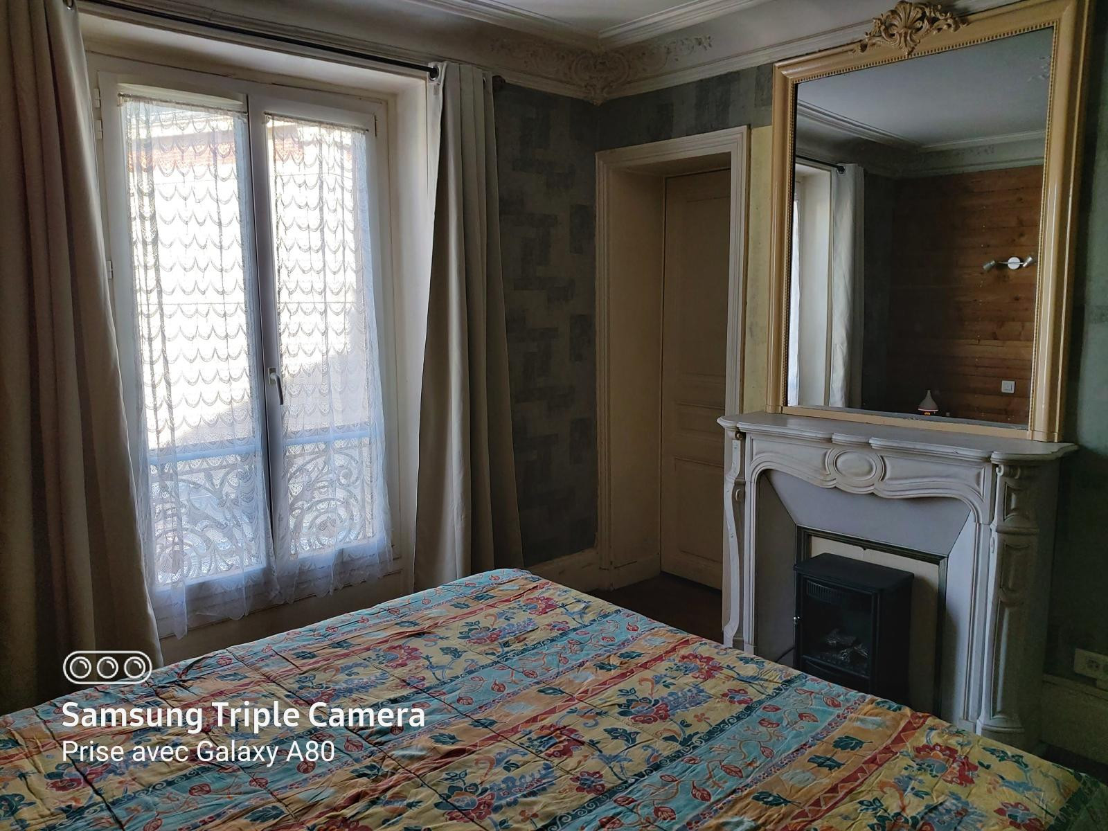 
                                                Location
                                                 Appartement tranquille de 3 pièces Paris 10è.