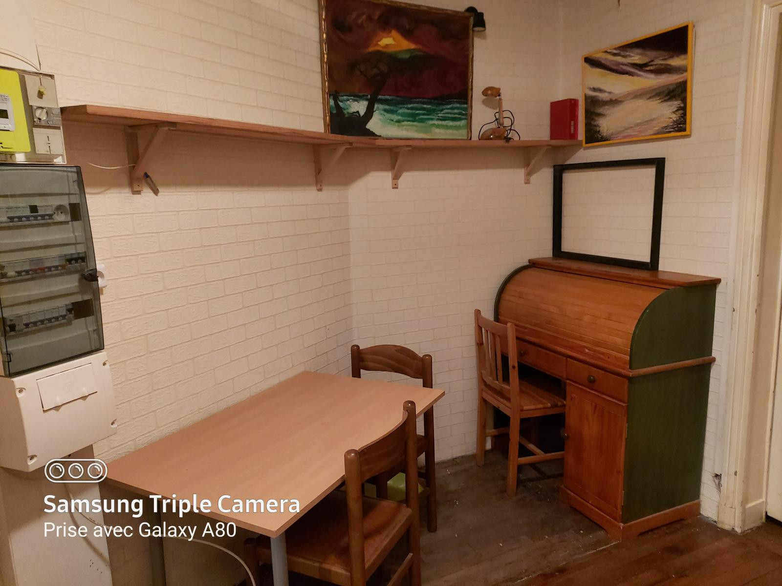 
                                                Location
                                                 Appartement tranquille de 3 pièces Paris 10è.