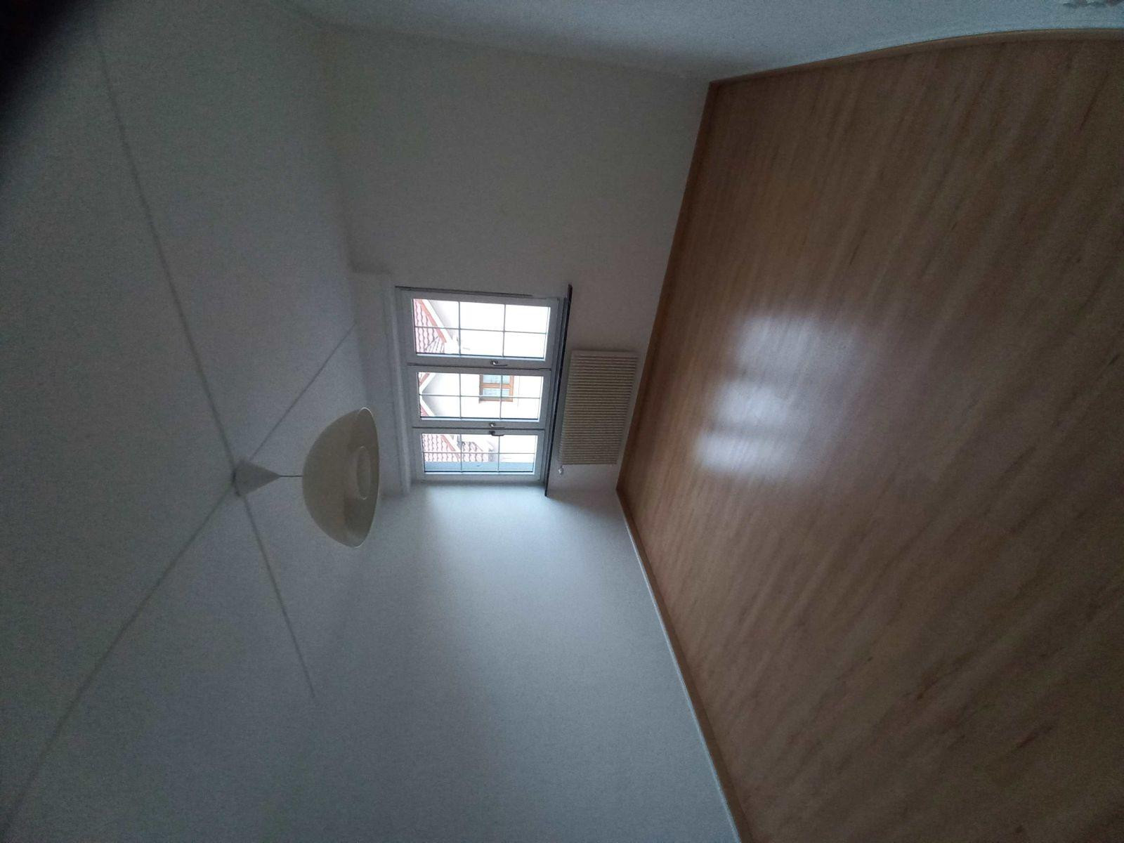 
                                                Location
                                                 Appartement tranquille en zone 30.