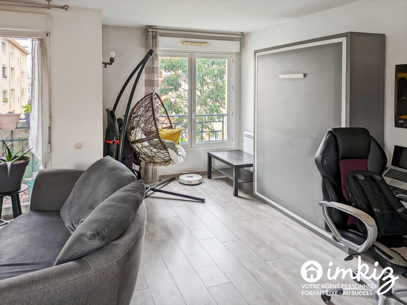 
                                                Vente
                                                 Appartement traversant 2-3 pièces