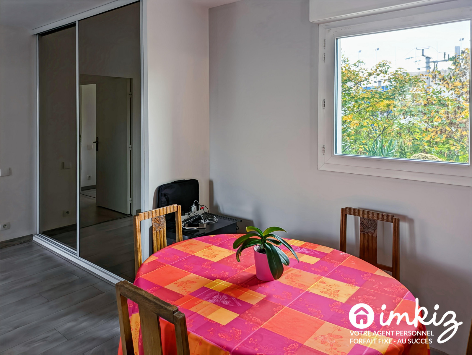 
                                                Vente
                                                 Appartement traversant 2-3 pièces