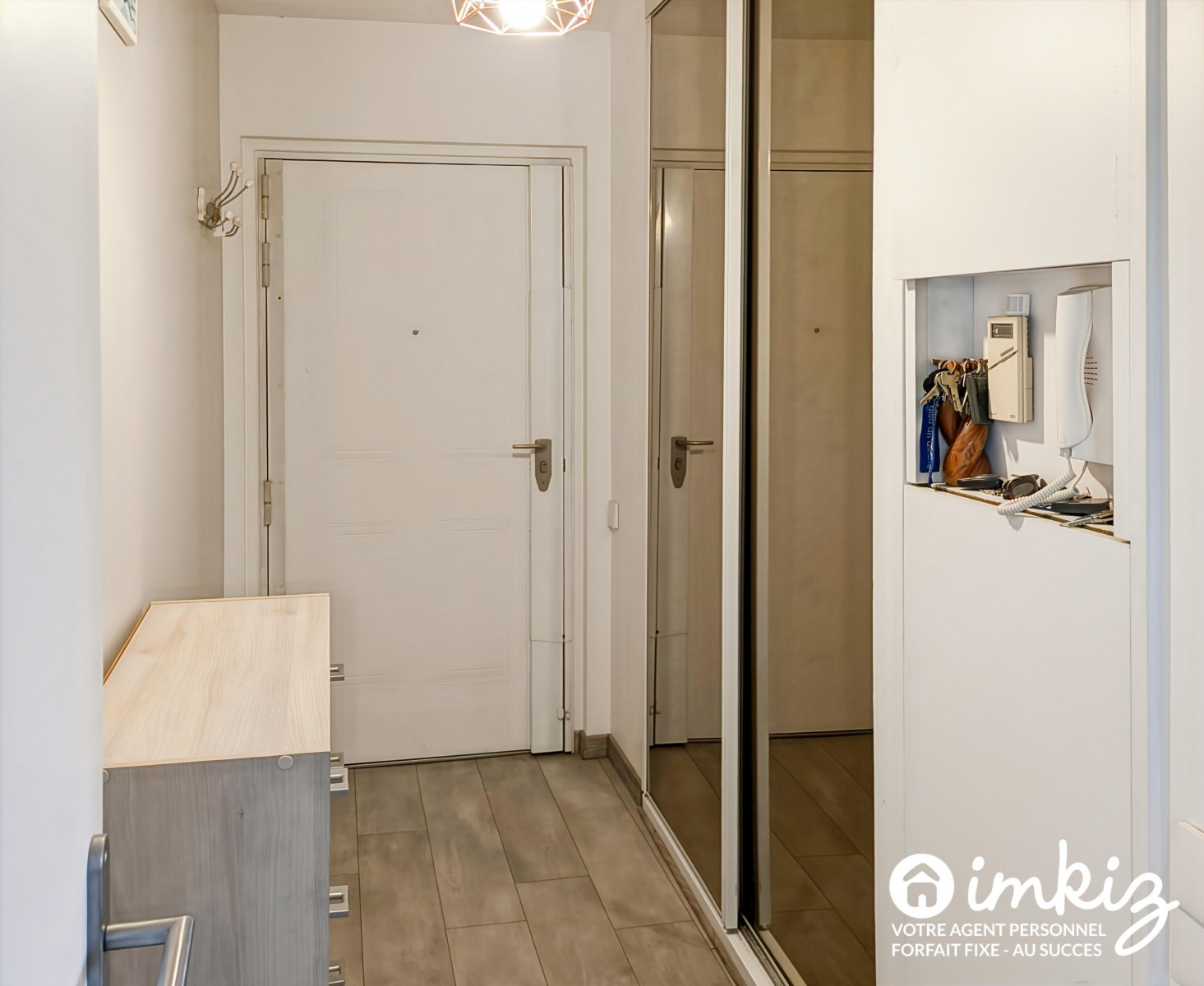 
                                                Vente
                                                 Appartement traversant 2-3 pièces