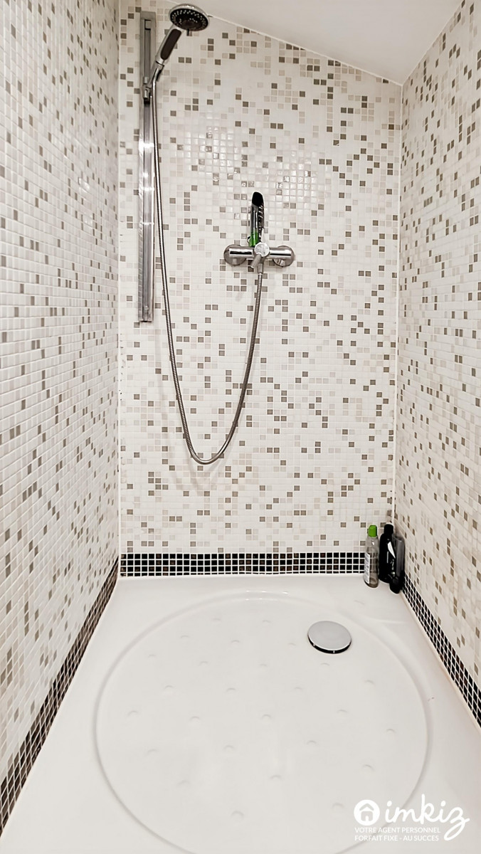 
                                                Vente
                                                 Appartement traversant 2 pièces + Mezzanine