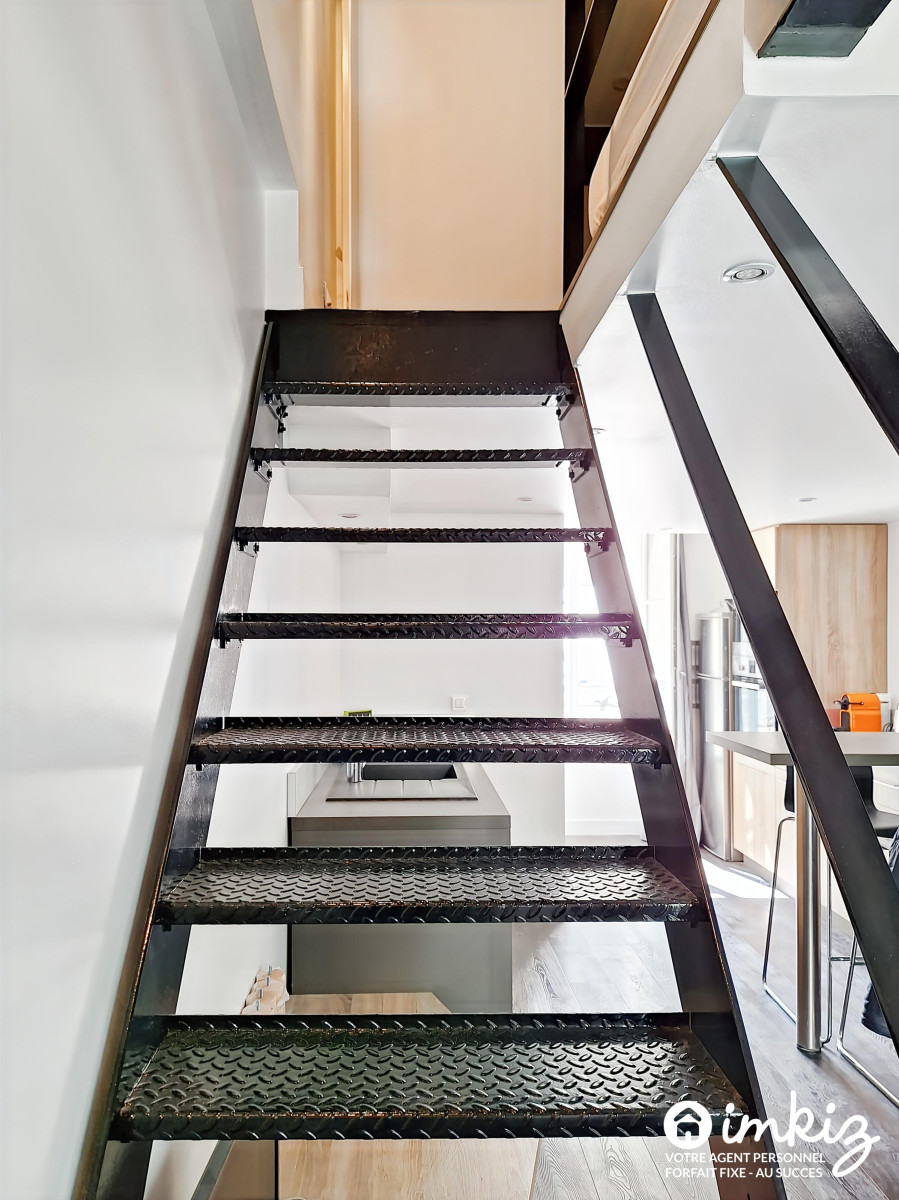 
                                                Vente
                                                 Appartement traversant 2 pièces + Mezzanine