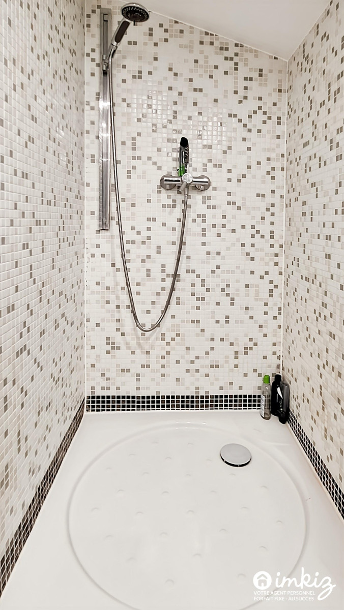 
                                                Vente
                                                 Appartement traversant 2 pièces + Mezzanine