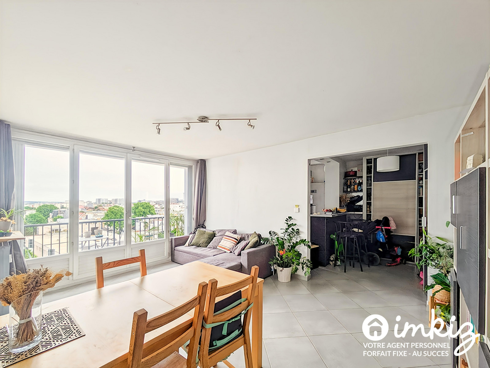 
                                                Vente
                                                 Appartement traversant 3 pièces vue coup de cœur