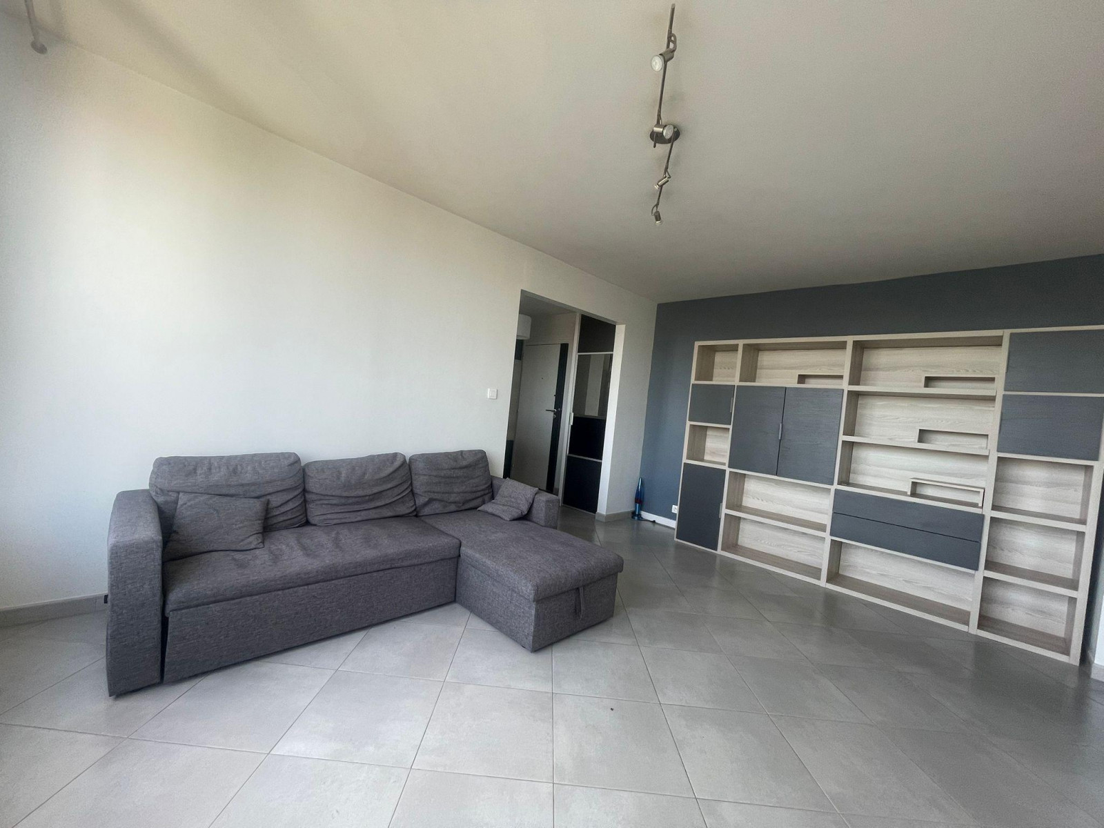 
                                                Vente
                                                 Appartement traversant 3 pièces vue coup de cœur