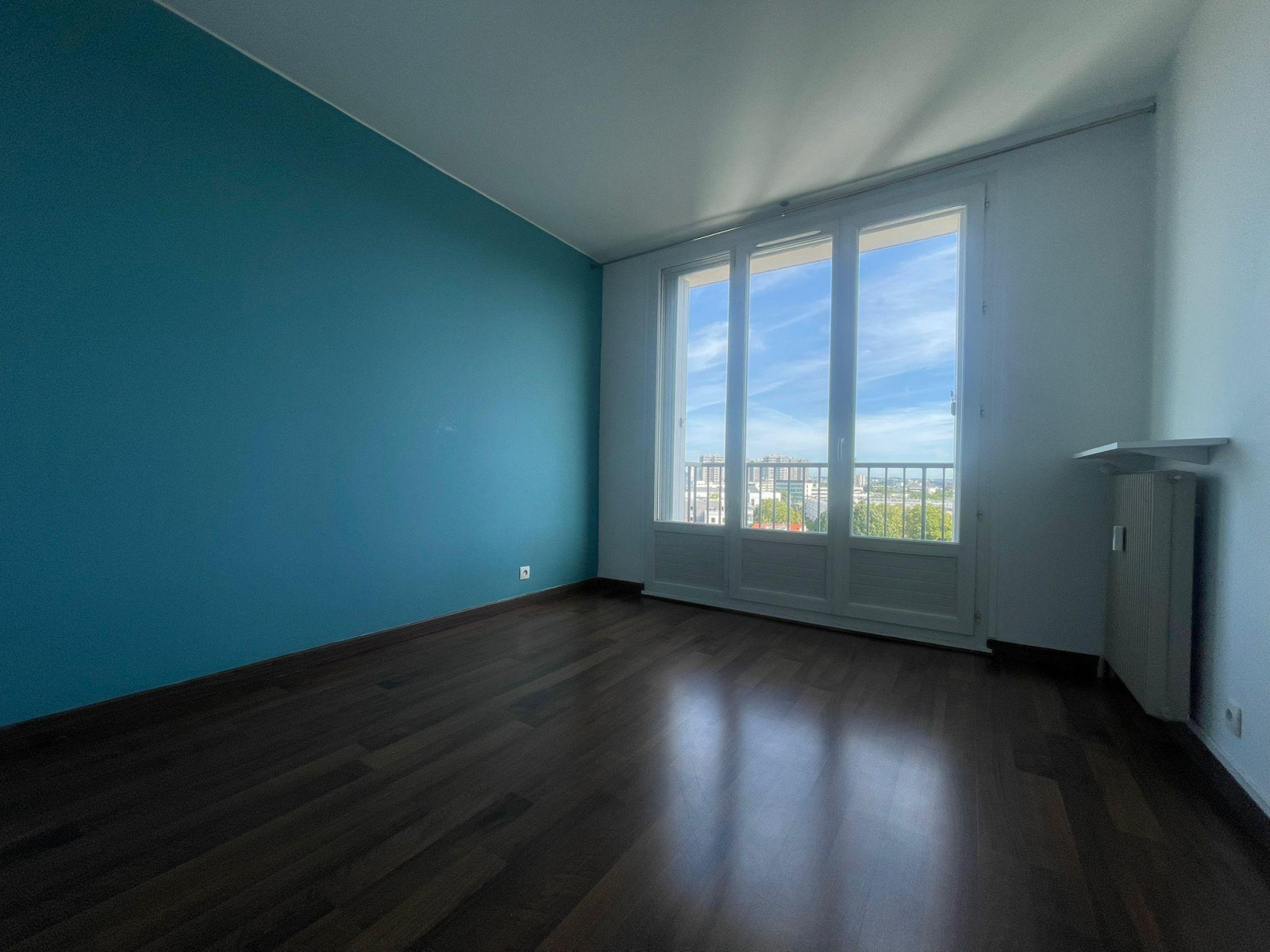 
                                                Vente
                                                 Appartement traversant 3 pièces vue coup de cœur