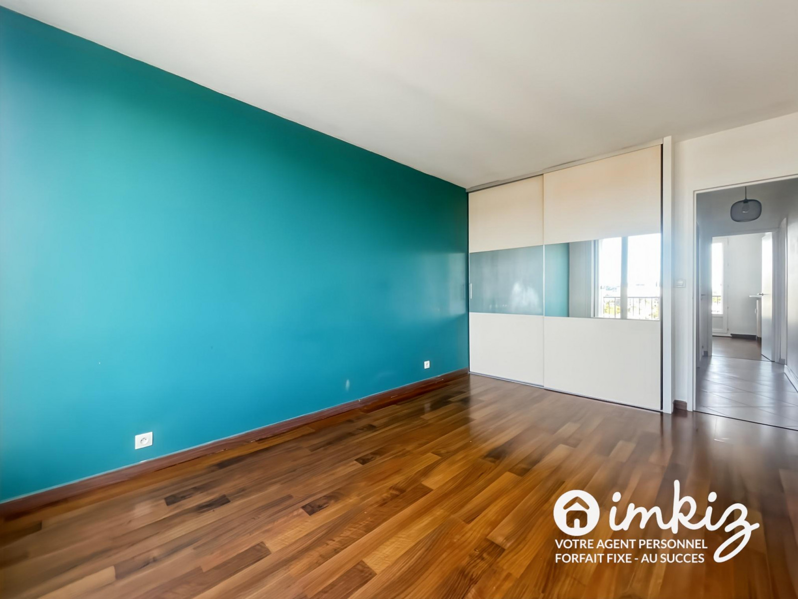 
                                                Vente
                                                 Appartement traversant 3 pièces vue coup de cœur