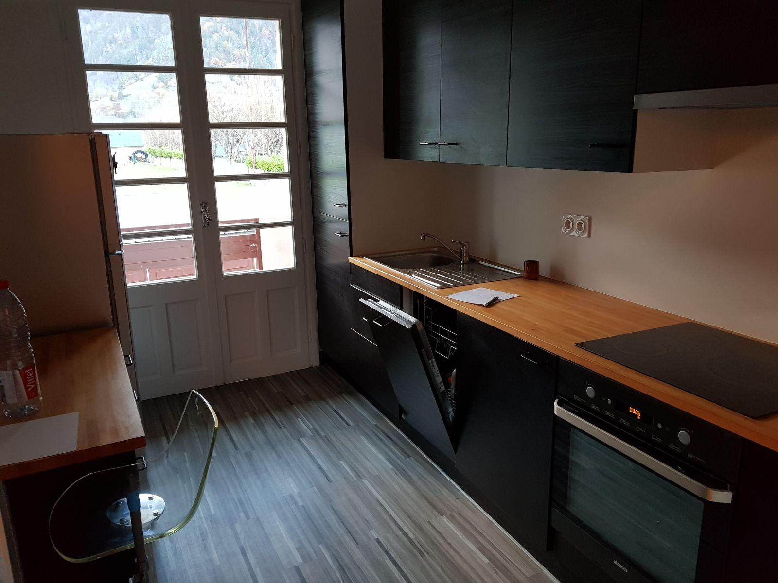 
                                                Location
                                                 Appartement traversant ensoleillé calme garage