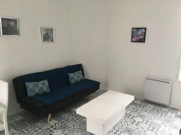 
                                                Location
                                                 Appartement traversant, entièrement équipé