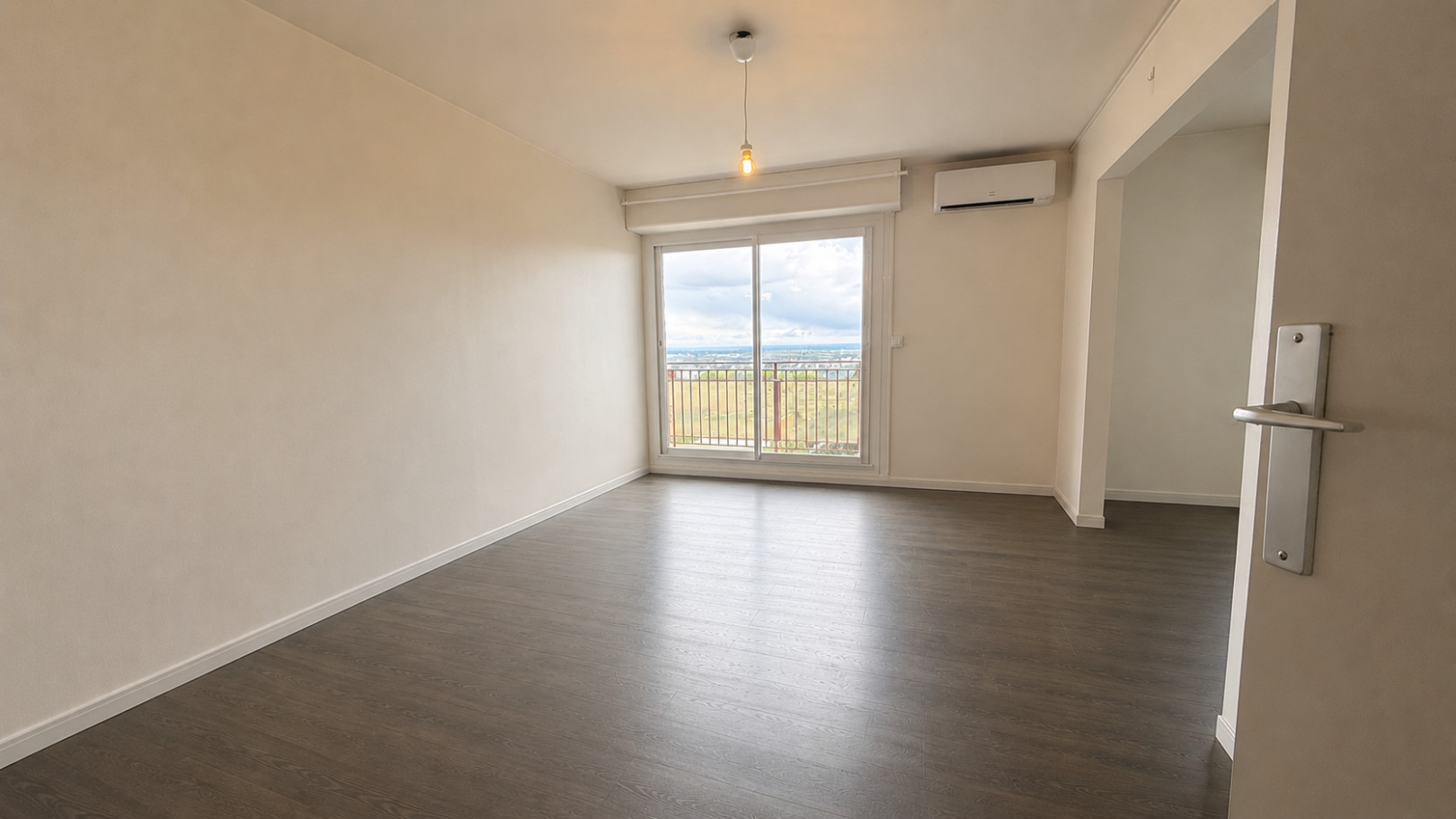 
                                                Vente
                                                 Appartement Traversant et Lumineux - Vue Alpes