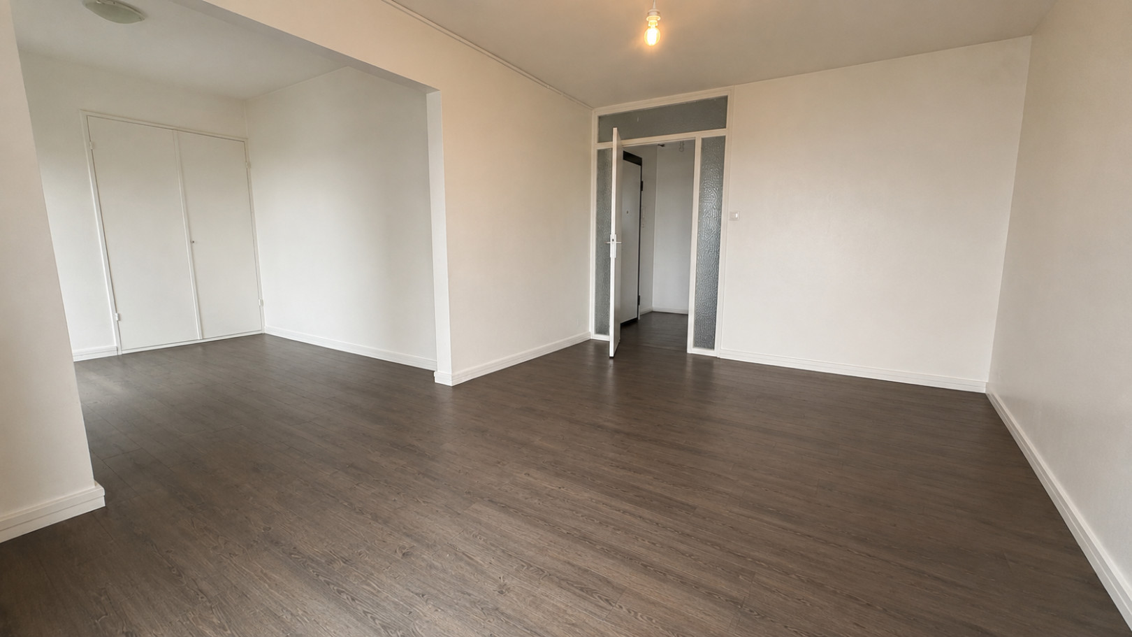 
                                                Vente
                                                 Appartement Traversant et Lumineux - Vue Alpes