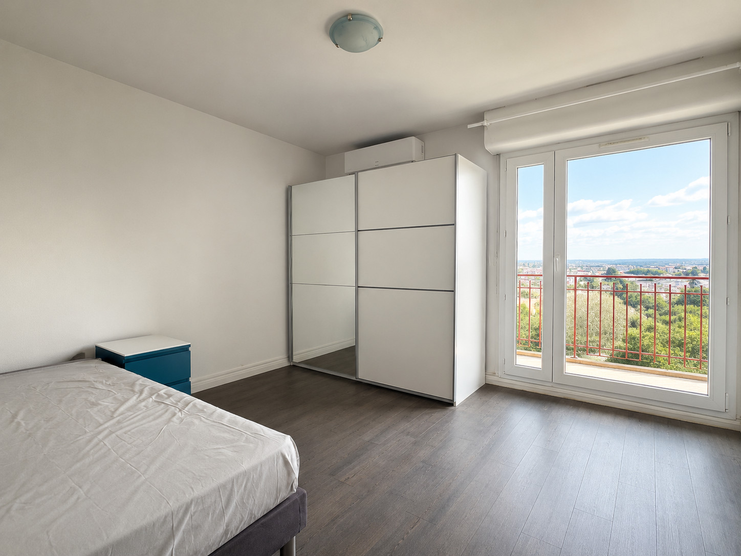 
                                                Vente
                                                 Appartement Traversant et Lumineux - Vue Alpes