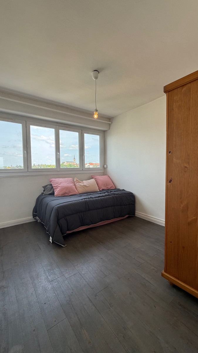 
                                                Vente
                                                 Appartement Traversant et Lumineux - Vue Alpes