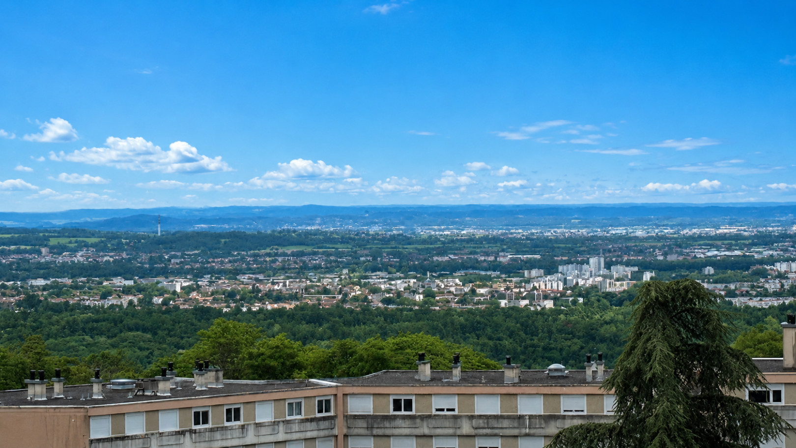 
                                                Vente
                                                 Appartement Traversant et Lumineux - Vue Alpes
