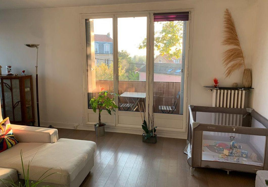 
                                                Location
                                                 Appartement traversant et lumineux, vue imprenable