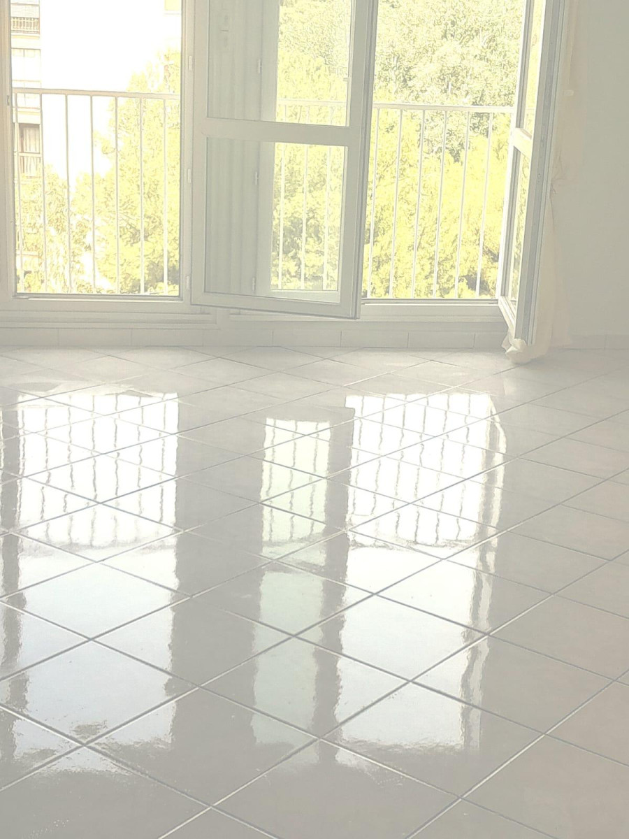 
                                                Location
                                                 Appartement traversant  sans vis à vis et écoles