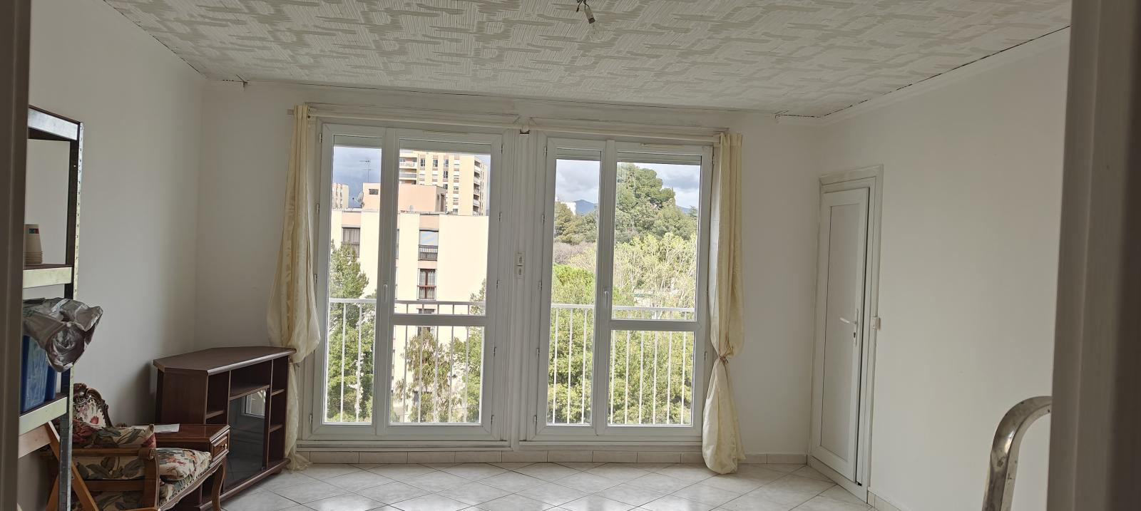 
                                                Location
                                                 Appartement traversant  sans vis à vis et écoles