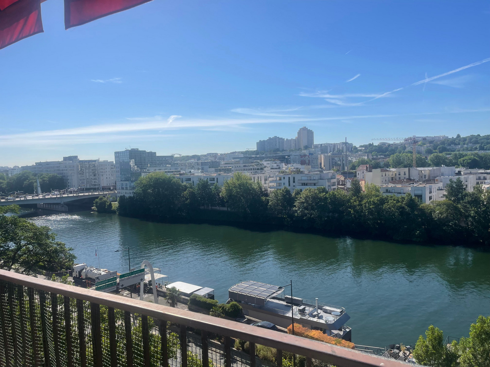 
                                                Location
                                                 Appartement très bien situé à 6 min de la tour Eiffel (loyer tout inclus)