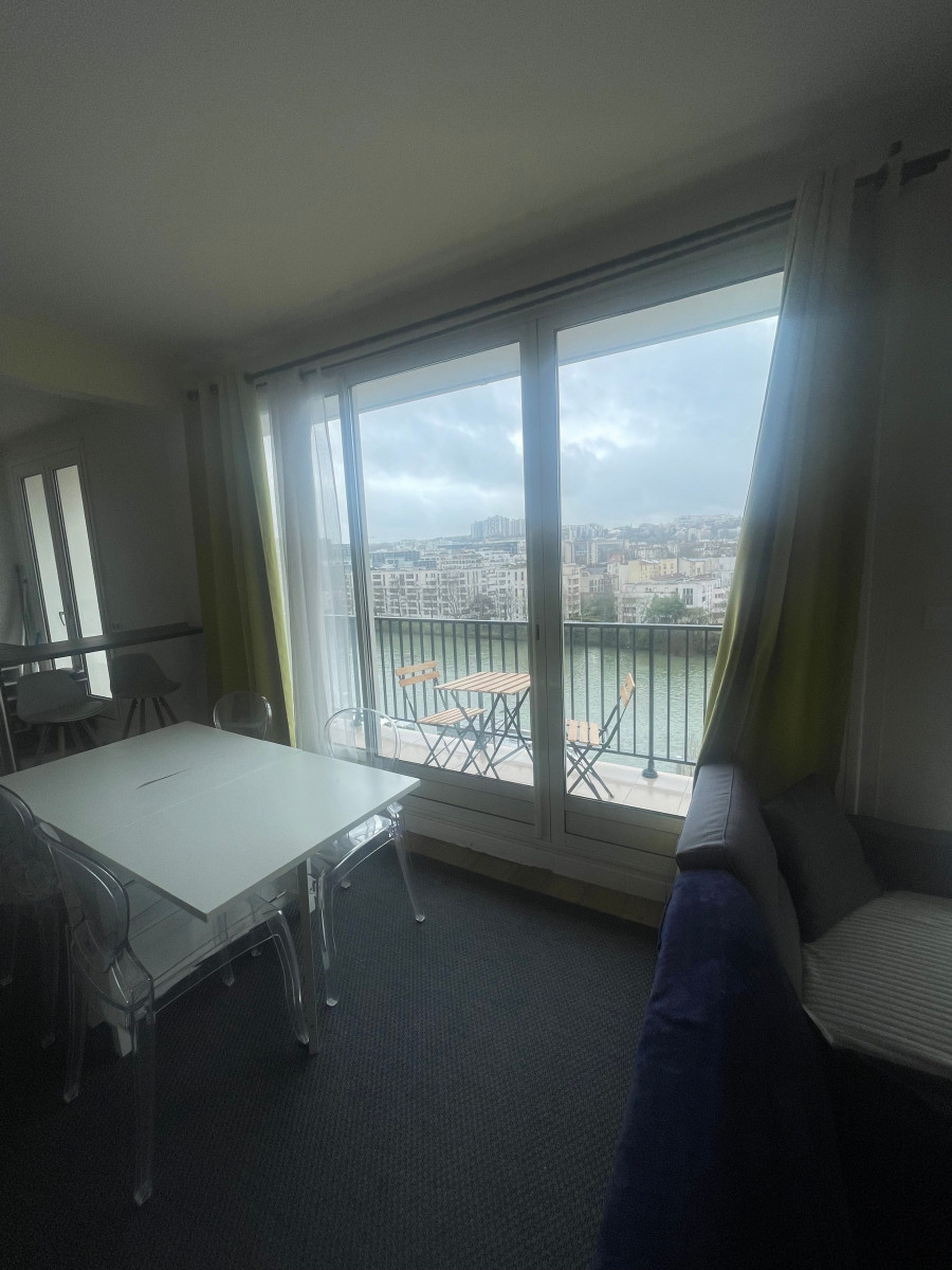 
                                                Location
                                                 Appartement très bien situé à 6 min de la tour Eiffel (loyer tout inclus)