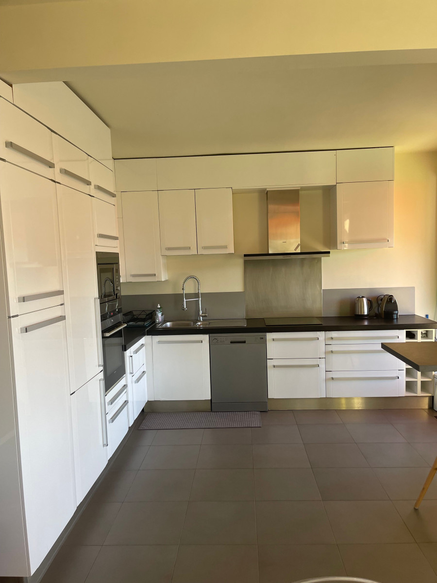 
                                                Location
                                                 Appartement très bien situé à 6 min de la tour Eiffel (loyer tout inclus)