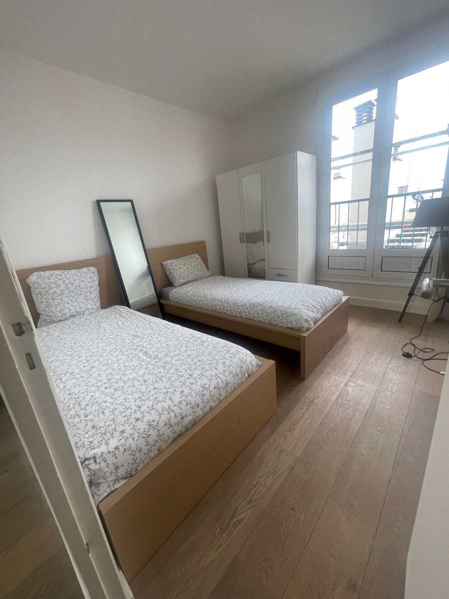 
                                                Location
                                                 Appartement très bien situé à 6 min de la tour Eiffel (loyer tout inclus)