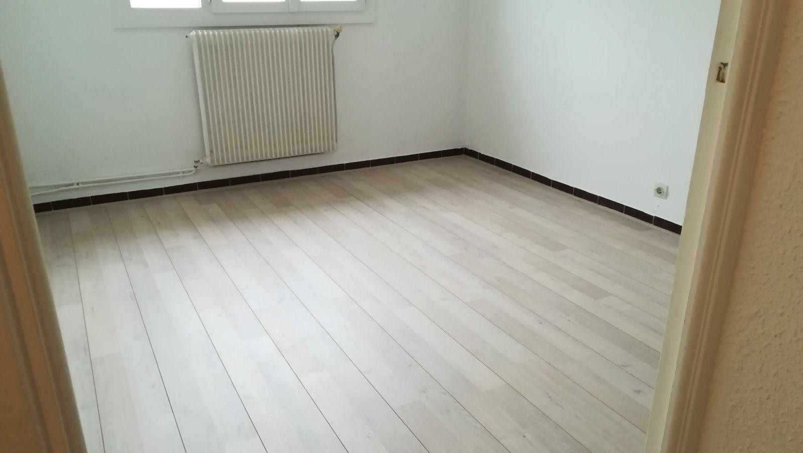 
                                                Location
                                                 Appartement très bien situé.  Calme et proximité .