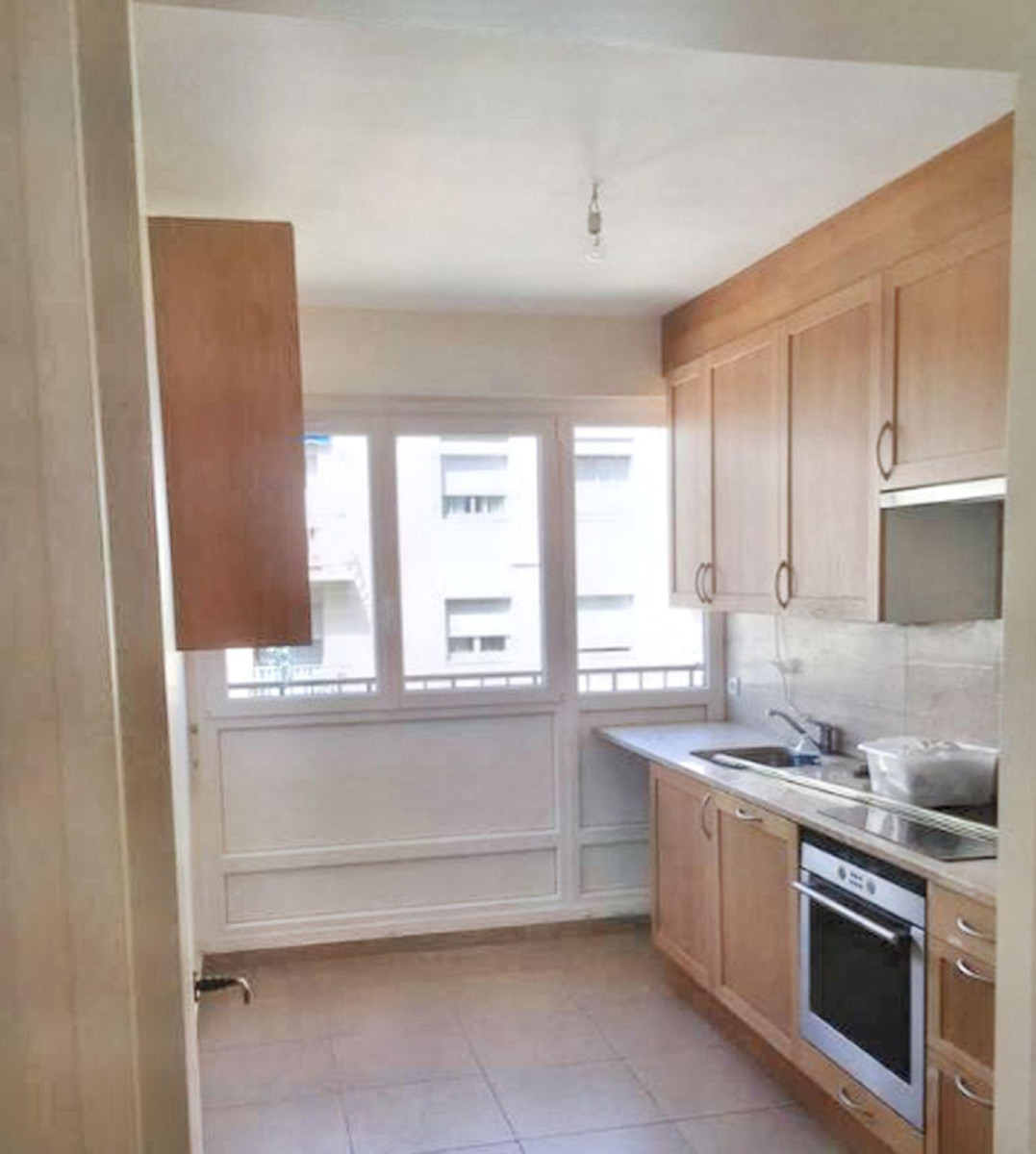 
                                                Location
                                                 Appartement très bon état Paris 16