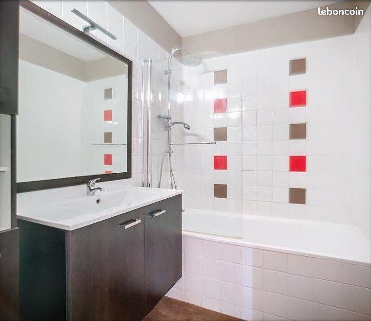 
                                                Location
                                                 Appartement très lumineux