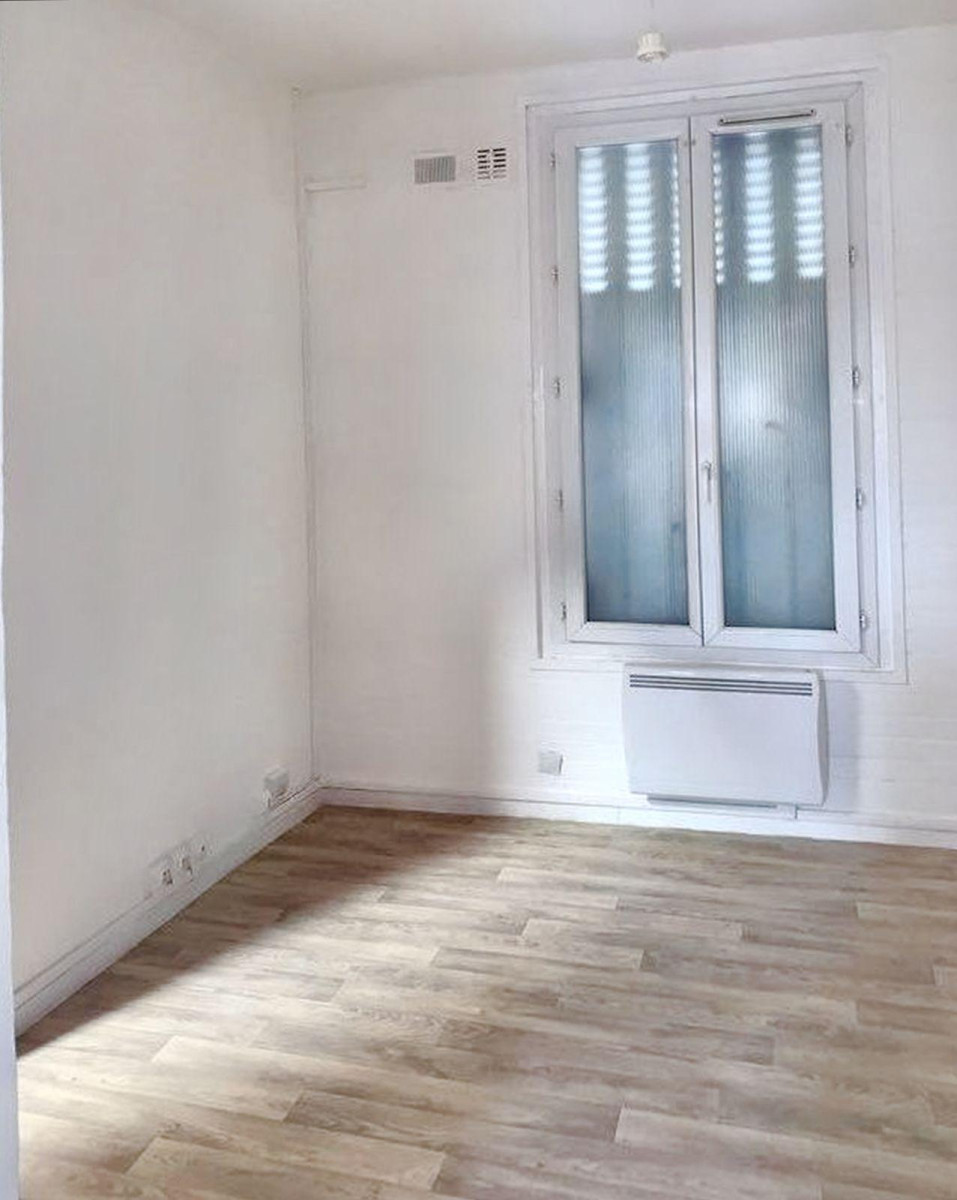 
                                                Location
                                                 Appartement très lumineux, exposé plein sud