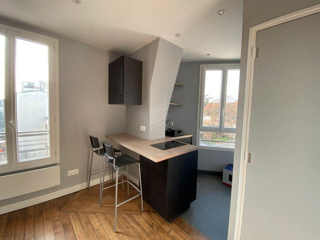 
                                                Location
                                                 Appartement très lumineux métro Bérault