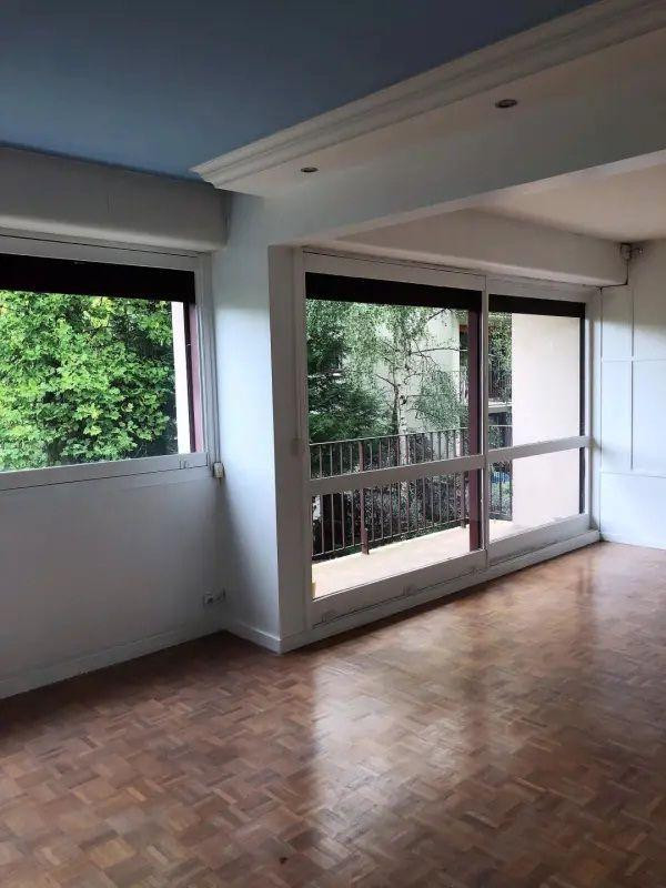 
                                                Location
                                                 Appartement très lumineux, résidence calme