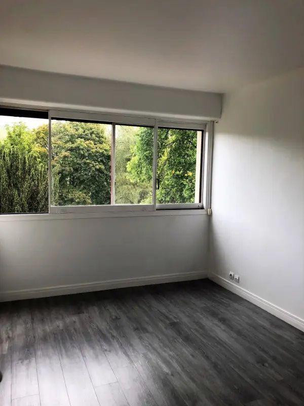
                                                Location
                                                 Appartement très lumineux, résidence calme