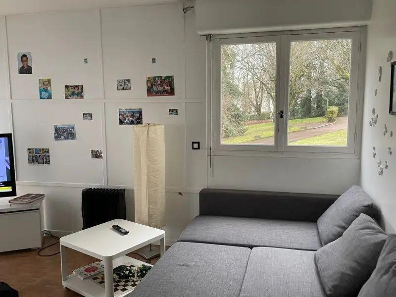 
                                                Location
                                                 Appartement très lumineux, résidence calme