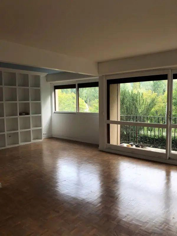 
                                                Location
                                                 Appartement très lumineux, résidence calme