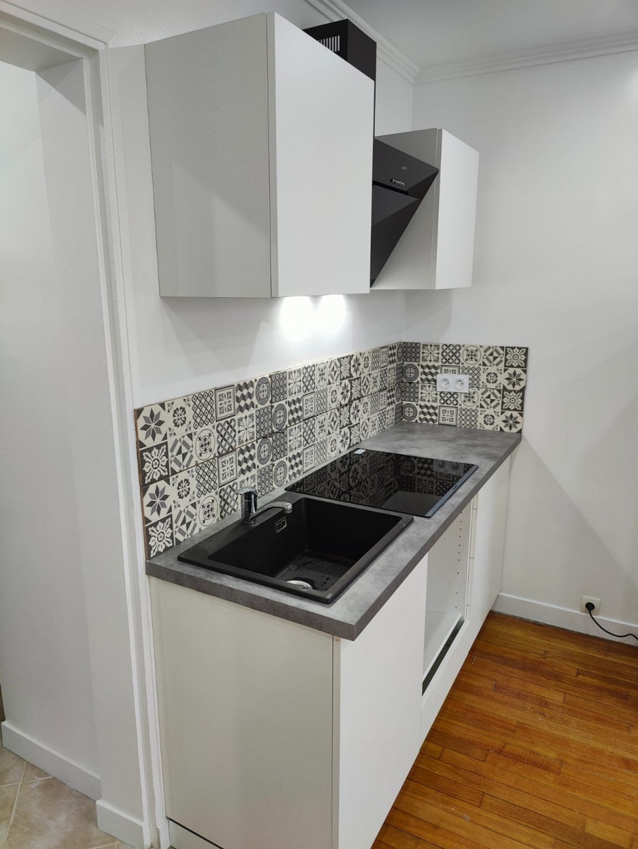 
                                                Location
                                                 Appartement très lumineux vue Tour Eiffel (loyer tout inclus)