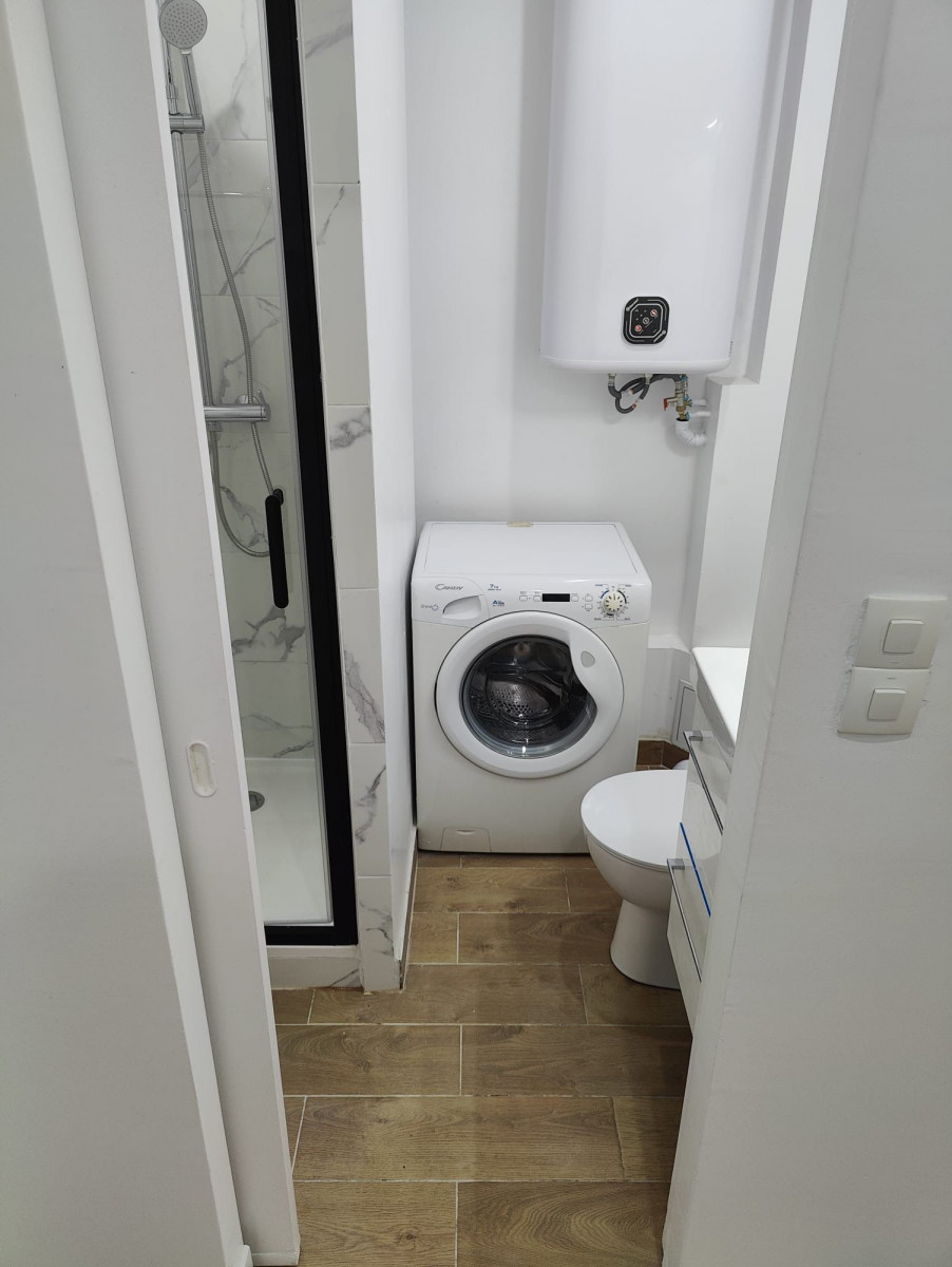 
                                                Location
                                                 Appartement très lumineux vue Tour Eiffel (loyer tout inclus)