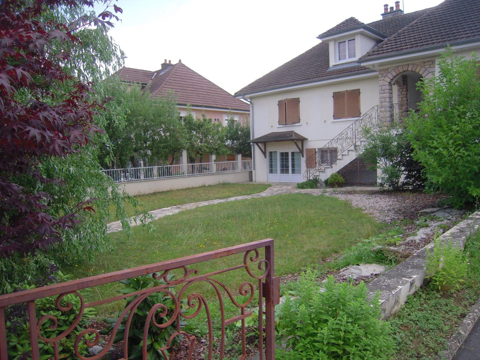 
                                                Location
                                                 Appartement très  tranquille