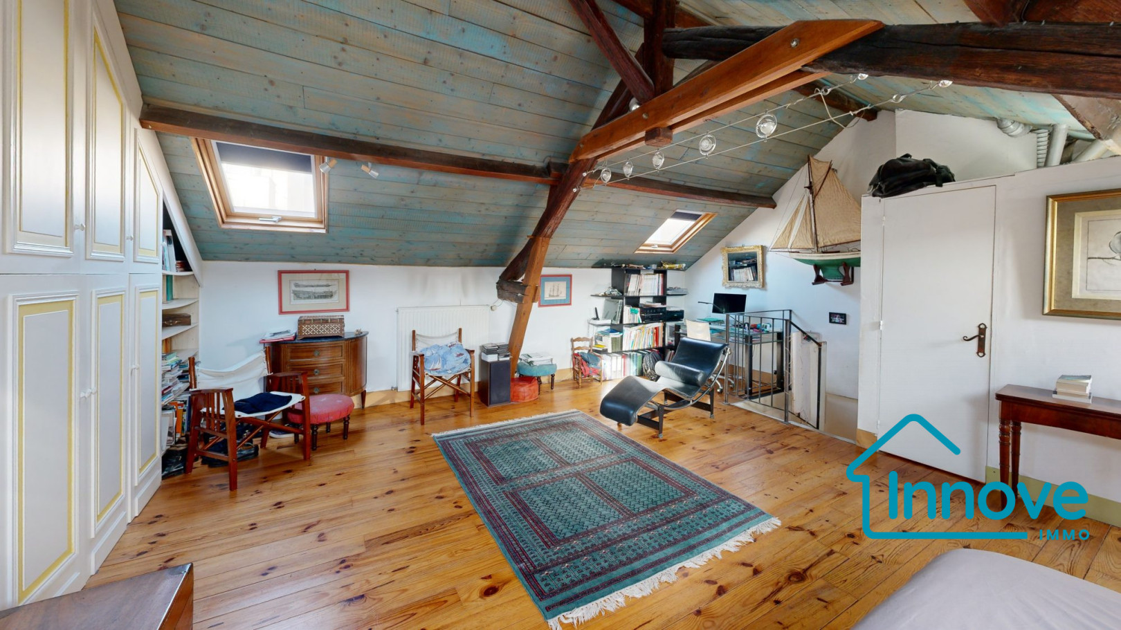 
                                                Vente
                                                 Appartement triplex 4 chambres Versailles Saint Louis Cathedrale