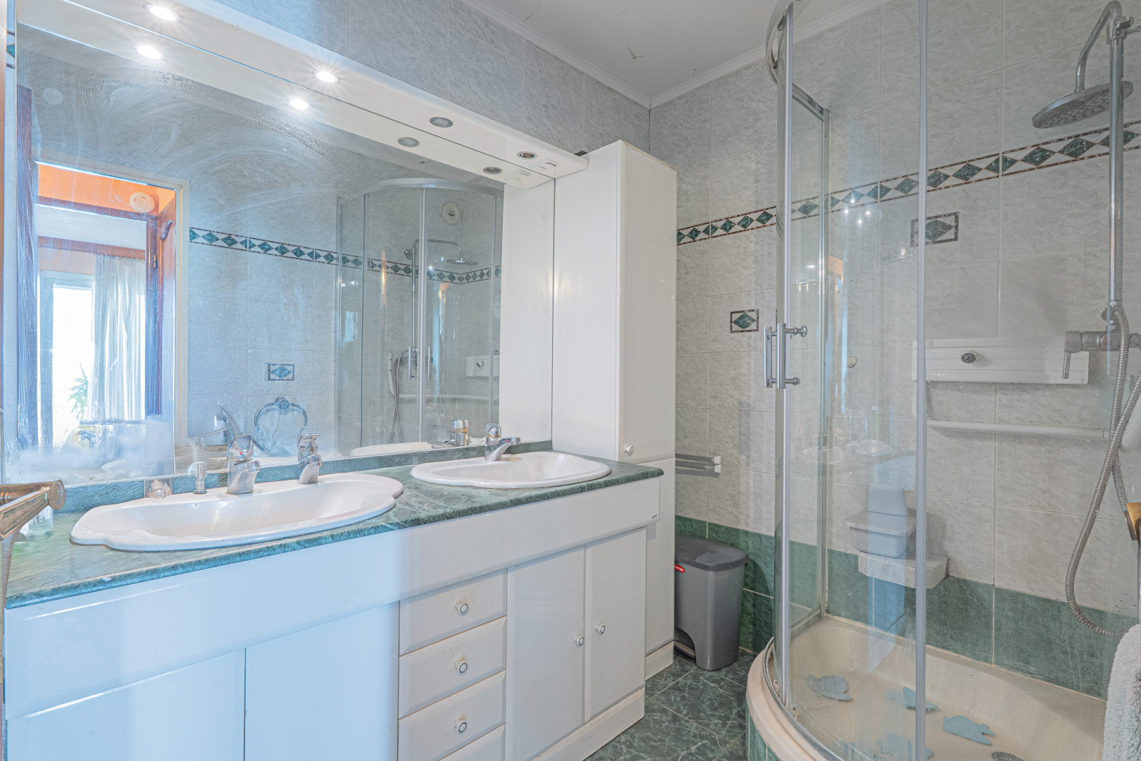 
                                                Vente
                                                 APPARTEMENT TROIS PIECES - CENTRE VILLE DE SAINT LAURENT DU VAR