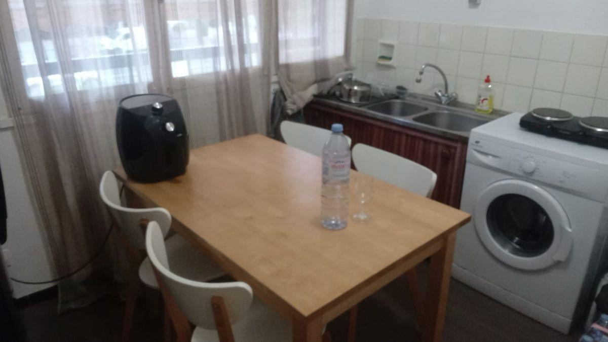 
                                                Location
                                                 Appartement type 2 rond point de Paris