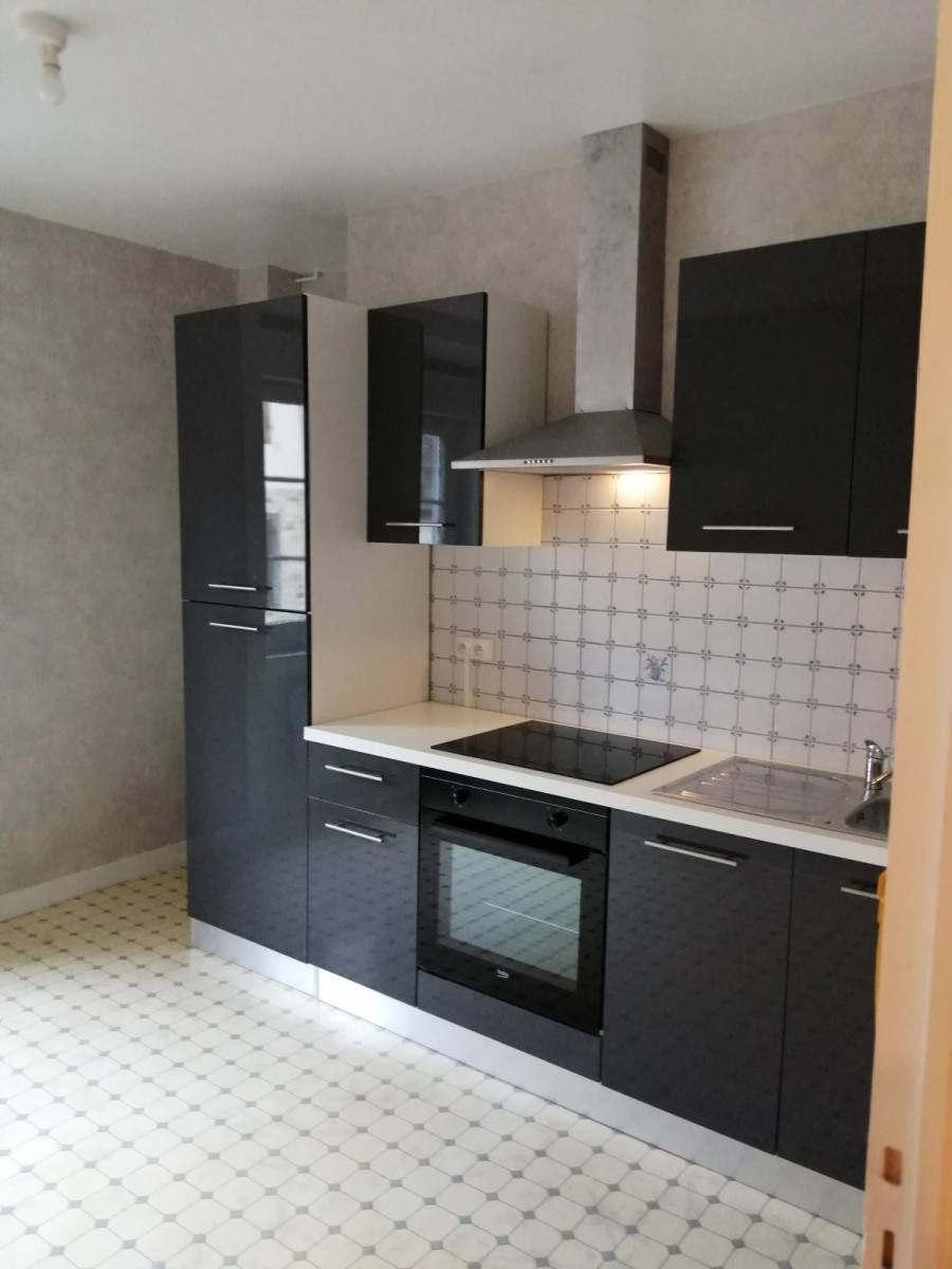 
                                                Location
                                                 Appartement type F2 centre de St Léonard de Noblat