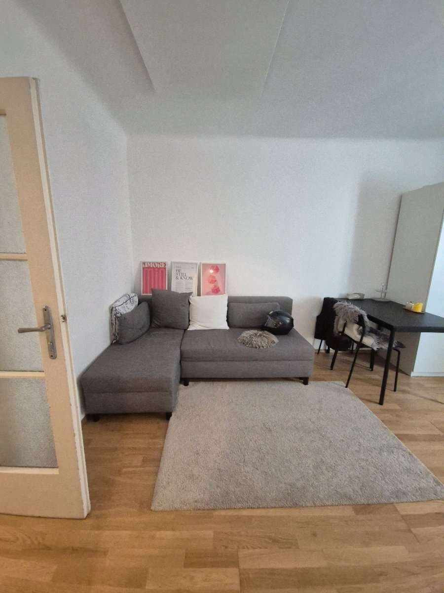 
                                                Location
                                                 Appartement type studio P1 meublé