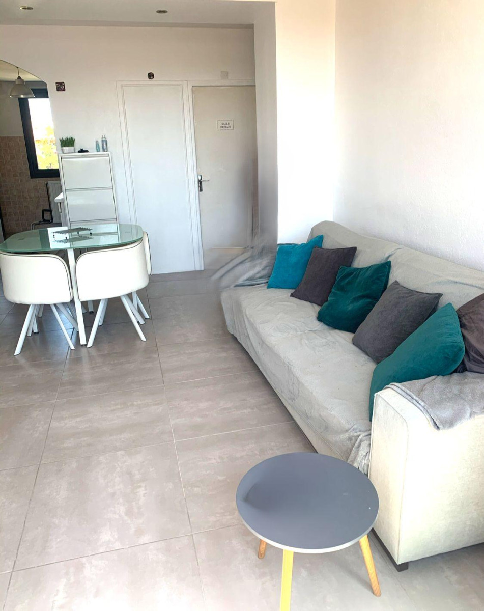 
                                                Location
                                                 APPARTEMENT VIDE 60 m2 A LOUER A L'ANNEE