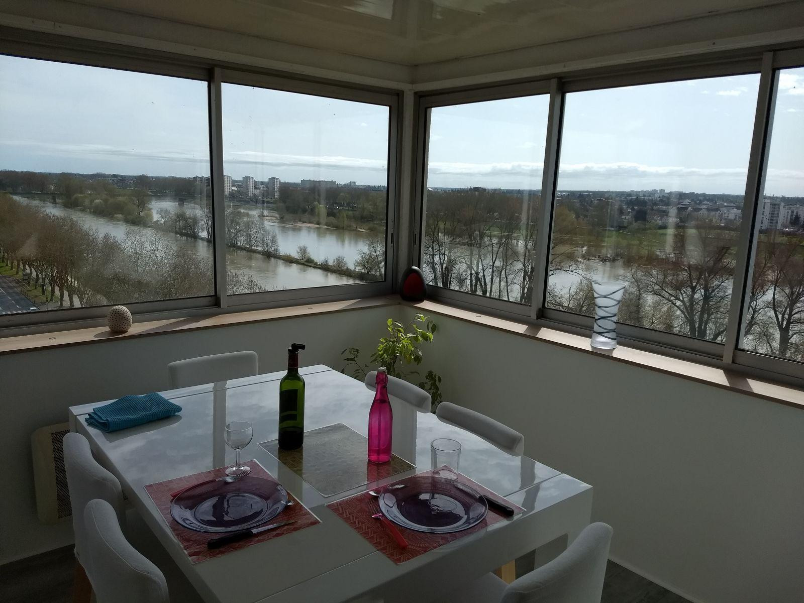 
                                                Location
                                                 Appartement Vue Loire imprenable