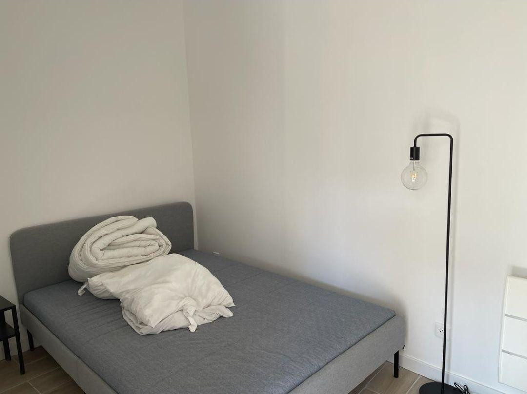 
                                                Location
                                                 Appartement zone très calme - 25 m2 avec jardin